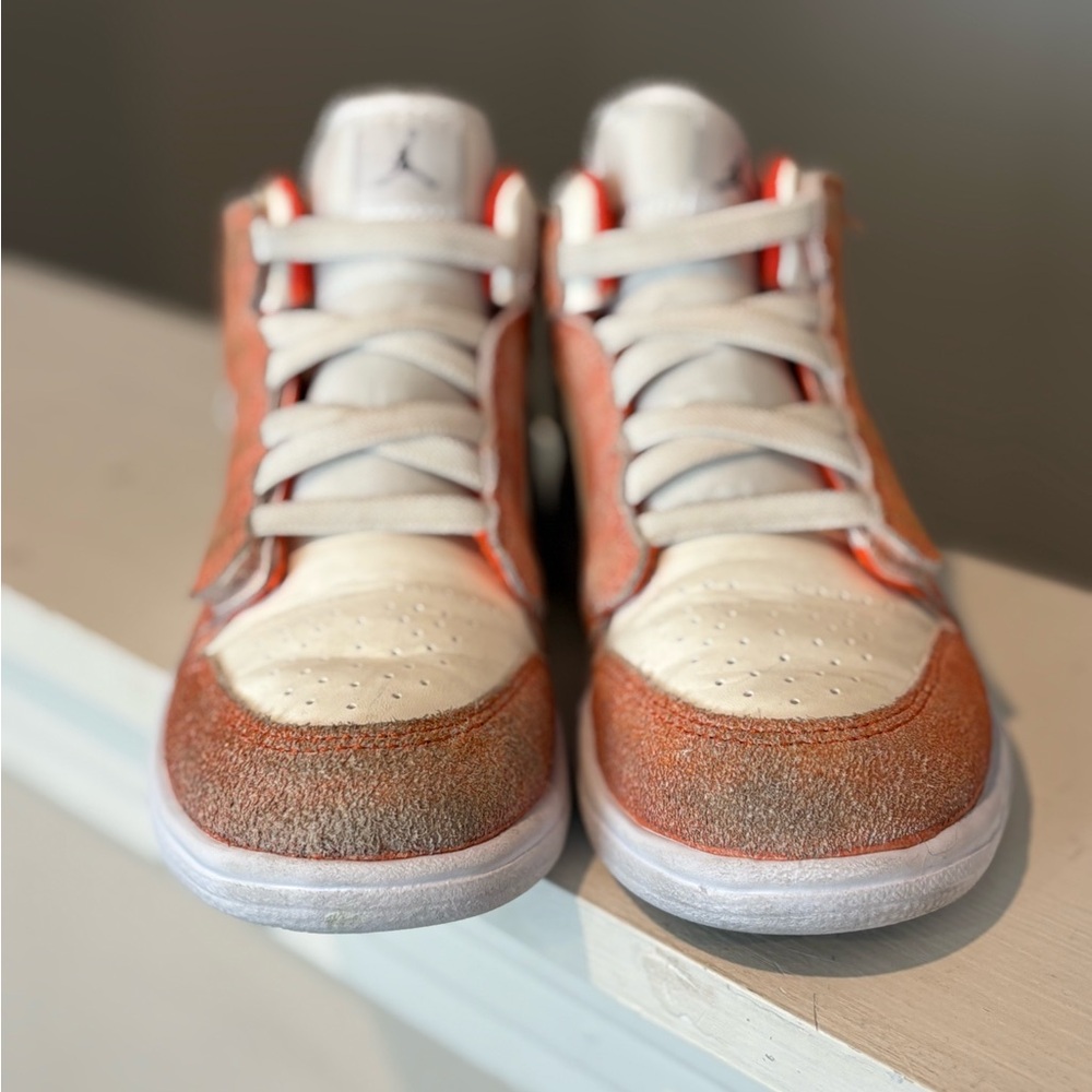 Jordan 1 Mid Alt SE Orange Suede GS DZ4470-800 Kids Youth Size 2Y - Picture 9 of 9